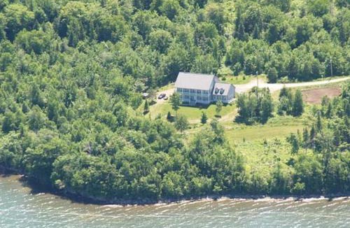 Inverness County Hotel | Tulloch Inn & Gifts