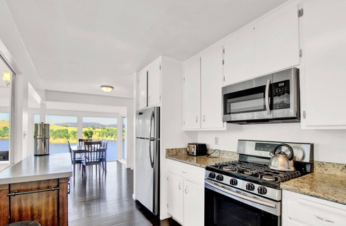 Jamestown House | Tulloch Lake House! Panoramic Views & Private Dock