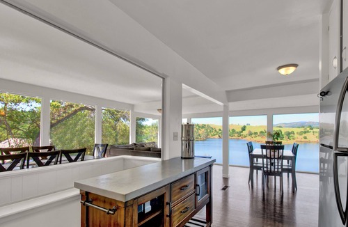 Jamestown House | Tulloch Lake House! Panoramic Views & Private Dock