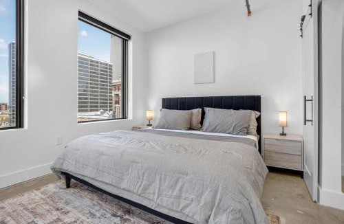 Deco District Apartment | Tulsa Beacon Living Sleek & Cozy 2BR Flat