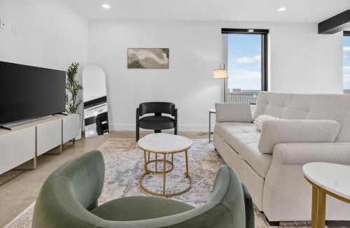 Deco District Apartment | Tulsa Beacon Living Sleek & Cozy 2BR Flat