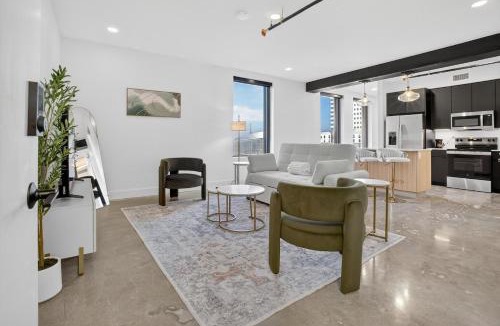 Deco District Apartment | Tulsa Beacon Living Sleek & Cozy 2BR Flat