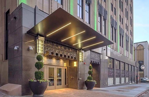Downtown Tulsa Hotel | Tulsa Club Hotel, Curio Collection by Hilton