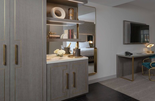 Downtown Tulsa Hotel | Tulsa Club Hotel, Curio Collection by Hilton