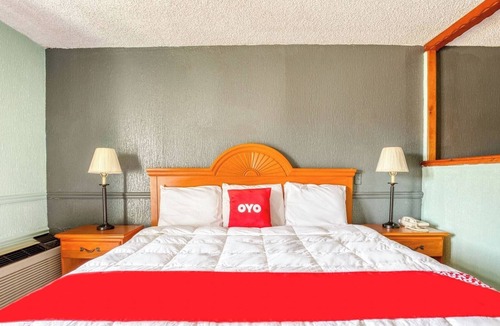 South Tulsa Hotel | Tulsa King Bed Stay Ideal for Exploring Local Parks, Trails & Landmarks