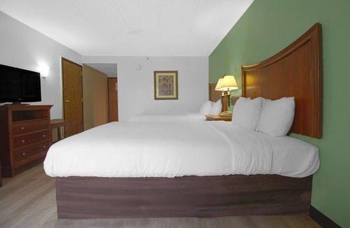 Tulsa Hotel | Tulsa Square Hotel Central, I-44 By OYO