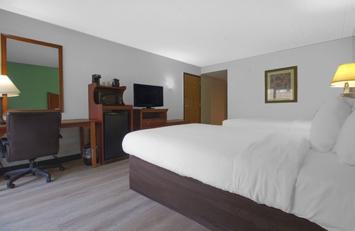 Tulsa Hotel | Tulsa Square Hotel Central, I-44 By OYO