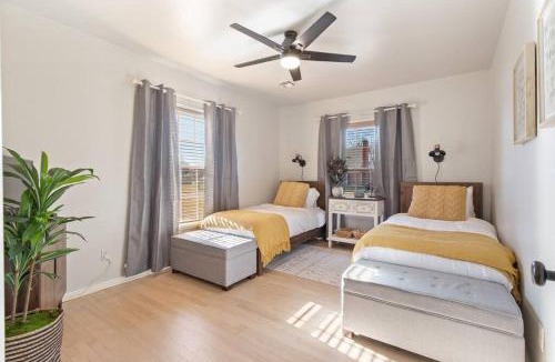 Tulsa House | Tulsa Vintage Chic Cottage |King Bed Expo TU Dtwn