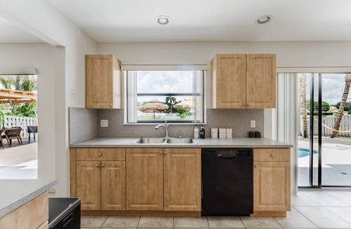 Pembroke Pines Villa | Tulum Villa a Waterfront Villa Beach, Game Room, Cinema & Spa