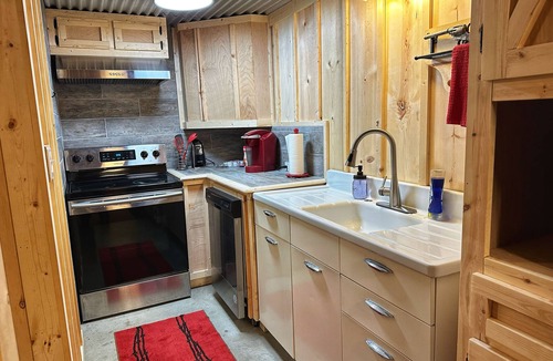 Bryson Cabin | Tumbleweed Saloon Cabin at Painted Lakes Ranch