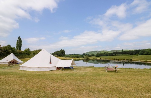 Great Witley Cottage | TUMBLING TOM, pet friendly, with open fire in Great Witley