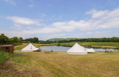 Great Witley Cottage | TUMBLING TOM, pet friendly, with open fire in Great Witley