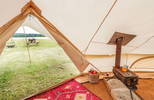 Great Witley Cottage | TUMBLING TOM, pet friendly, with open fire in Great Witley