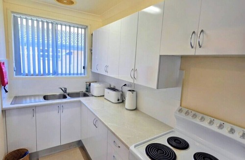 Tuncurry Villa | Tuncurry 2BR walk to lake