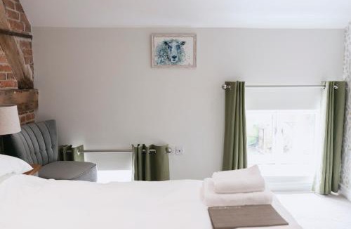 Handsacre Bed & Breakfast | Tuppenhurst Barn