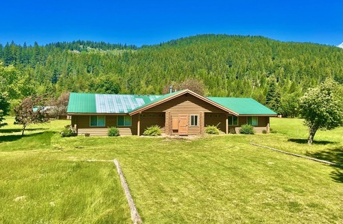Boundary County Cabin | Turkey Hill 1