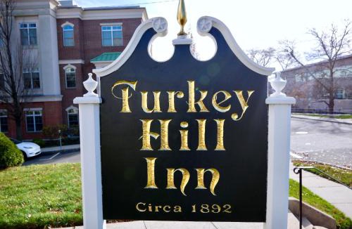 Summit Hotel | Turkey Hill Inn