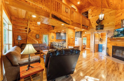 Bryant Cabin | Turkey Hollow cabin with a private hot tub!