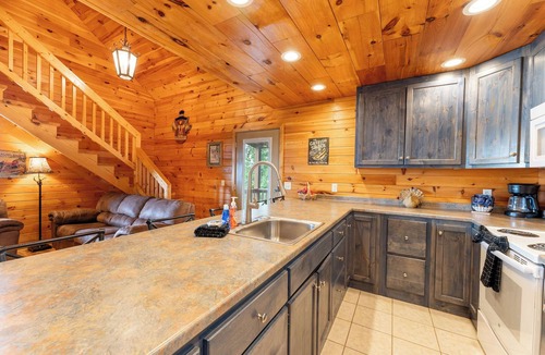 Bryant Cabin | Turkey Hollow cabin with a private hot tub!