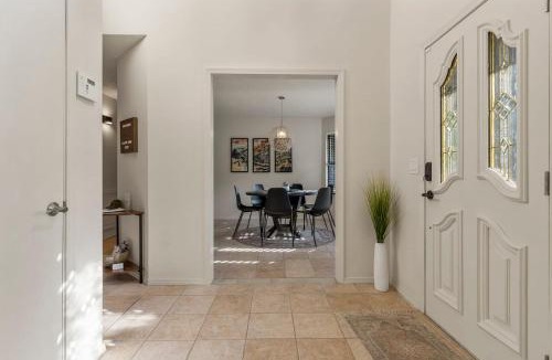 Tulsa House | Turkey Mountian Trailside by Tulsa Getaways