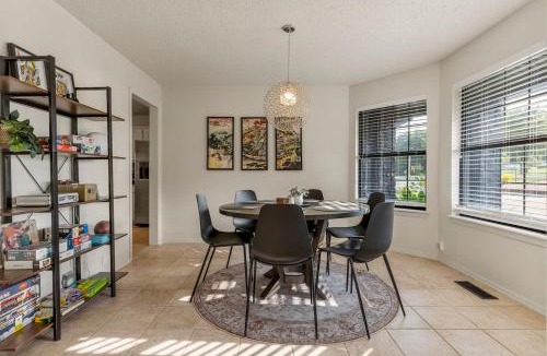 Tulsa House | Turkey Mountian Trailside by Tulsa Getaways