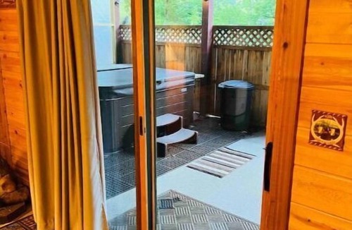 Harpers Ferry Cabin | Turkey Ridge Cabin