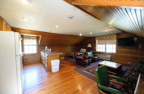 Lake Village Cabin | Turn On Inn