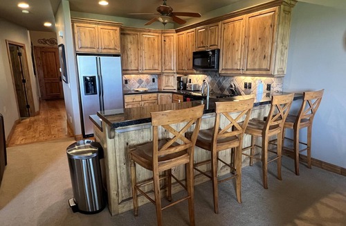 Midway Condo | Turnberry Condo (SSL)