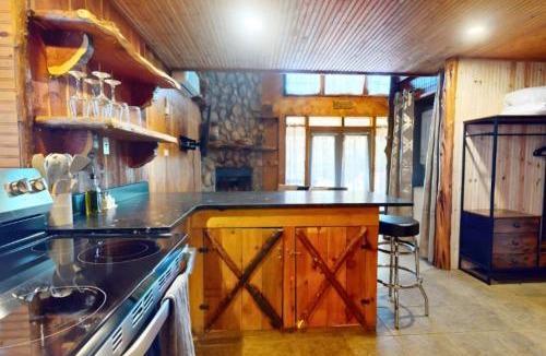 Davis House | Turner Escape Cabin 2