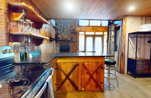 Davis Cabin | Turner Escape Cabins #2