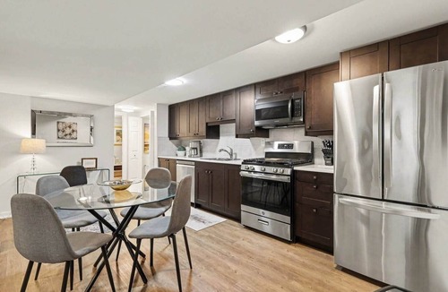 Ottawa Division Apartment | Turnkey 2BR Apt Near QCH With Yard And Carport
