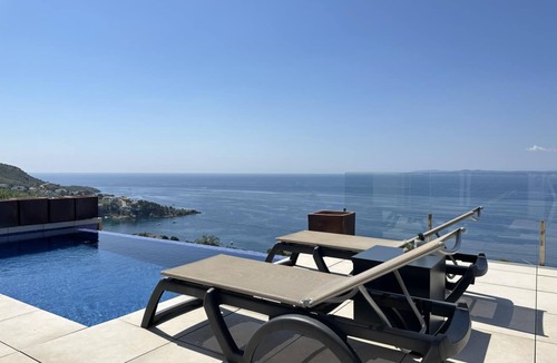 Almadraba-Canyelles Villa | Turo Villa 2 - Four Bedroom Villa, Sleeps 8