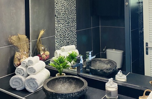 Orient Bay Apartment | TURQUOISE OCEANVIEW BEACHFRONT SUITE