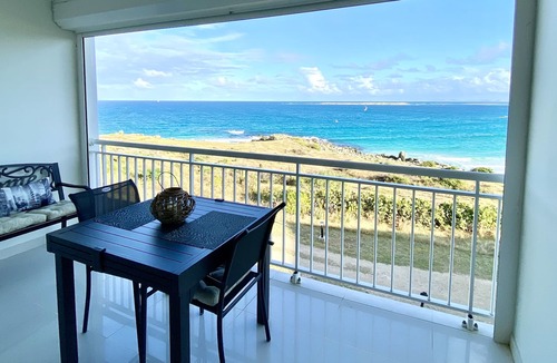 Orient Bay Apartment | TURQUOISE OCEANVIEW BEACHFRONT SUITE