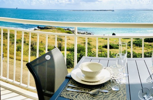 Orient Bay Apartment | TURQUOISE OCEANVIEW BEACHFRONT SUITE