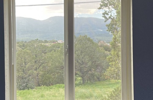 Sandia Knolls Cottage | Turquoise Trail mountain gem