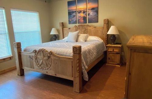 Port O Connor Cabin | Turtle Bay Lodge nGreat for Large Gatherings
