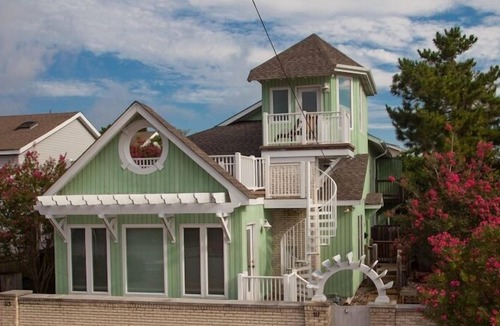 Northeast Virginia Beach House | Turtle Cove by RedAwning