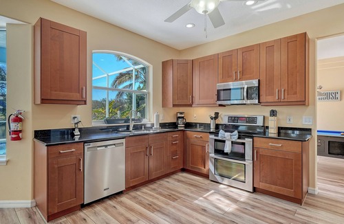Palma Sola House | Turtle Cove! Heated Pool, Movie Room, Pool Room, Lakeview, Close to Anna Maria