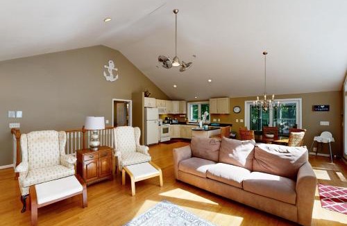 Bumpass House | Turtle Cove