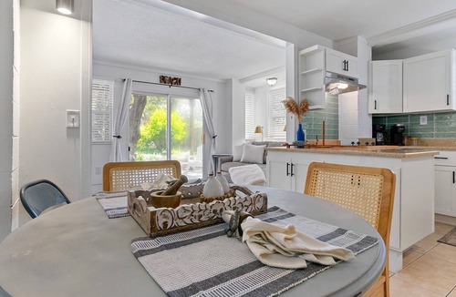 Vilano Beach Apartment | Turtle Hideaway- Walk to Beach & Pier!