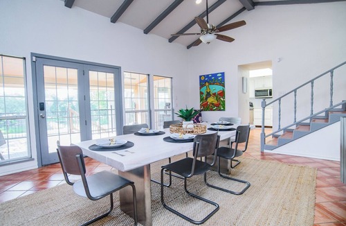 Seguin House | Turtle House-Pool Table-Shuffle Board-5 Bedrooms-Sleeps 12!