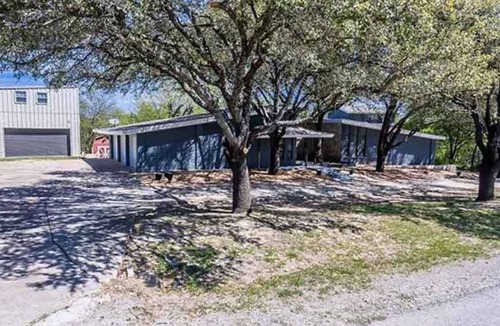 Fort Worth House | Turtle Manor by Benbrook Lake
