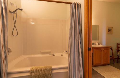 Trinidad Bed & Breakfast | Turtle Rocks Oceanfront Inn