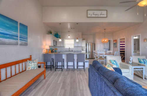 Surfside Beach Condo | Turtle’s Pace Beachfront Condo - New with amazing views and decor