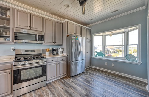 Ocean Ridge House | Turtle’s Trove Oceanfront House in North Topsail Beach - 5 beds, 5.5 baths