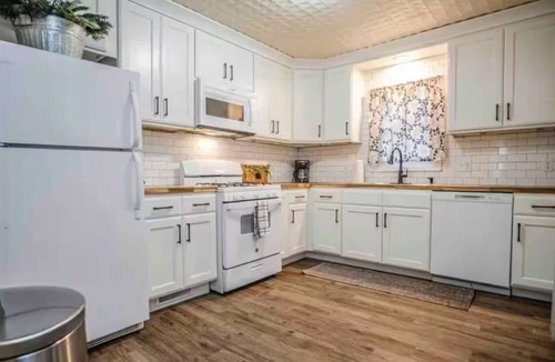 Lebanon House | Tuscan Inspired 3br Cottage