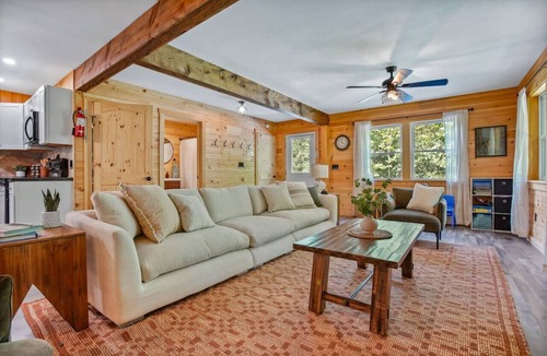 Orbisonia Cabin | Tuscarora Mountain Retreat | Hot Tub, Hiking, Family Cabin