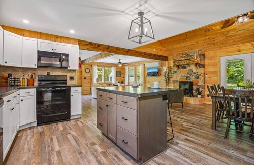 Orbisonia Cabin | Tuscarora Mountain Retreat | Hot Tub, Hiking, Family Cabin