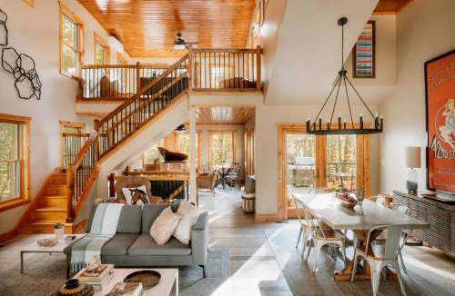 Pond Eddy House | Tuthill Treehouse - Secluded Mountain Cabin with Roof Deck & Fire Pit